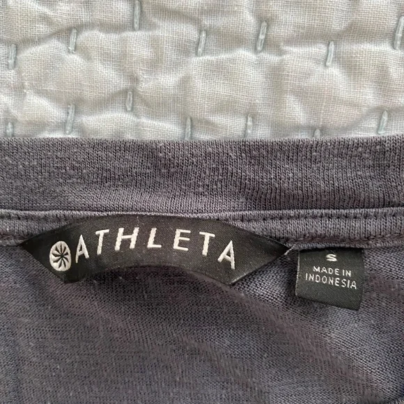 Bundle of three Athleta sleeveless tops - Picture 5 of 11